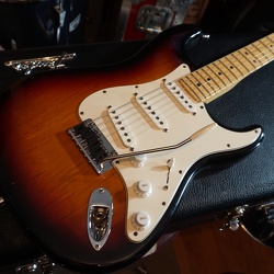 Fender American Stratocaster Std Auhmada Graph Tech (VENDIDA)